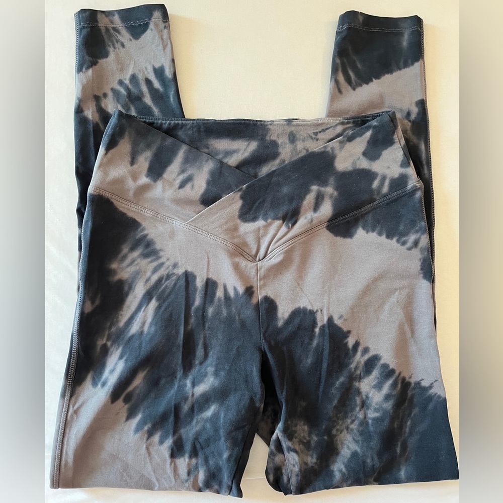 Victorias Secret PINK Tie-Dye Leggings Size medium